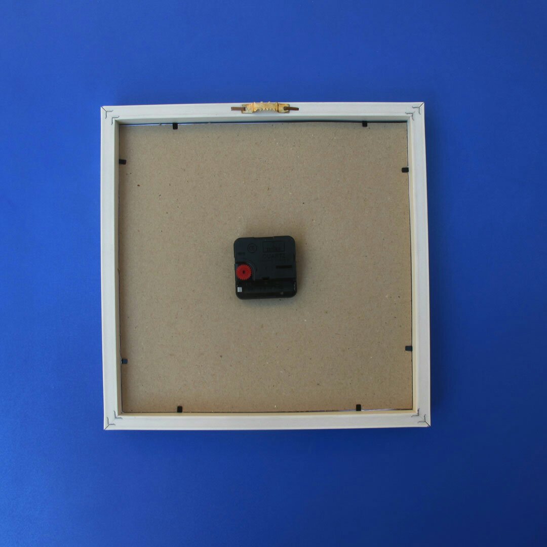 ساعت دیواری آمینا طرح دشت زیبا(قاب سفید)