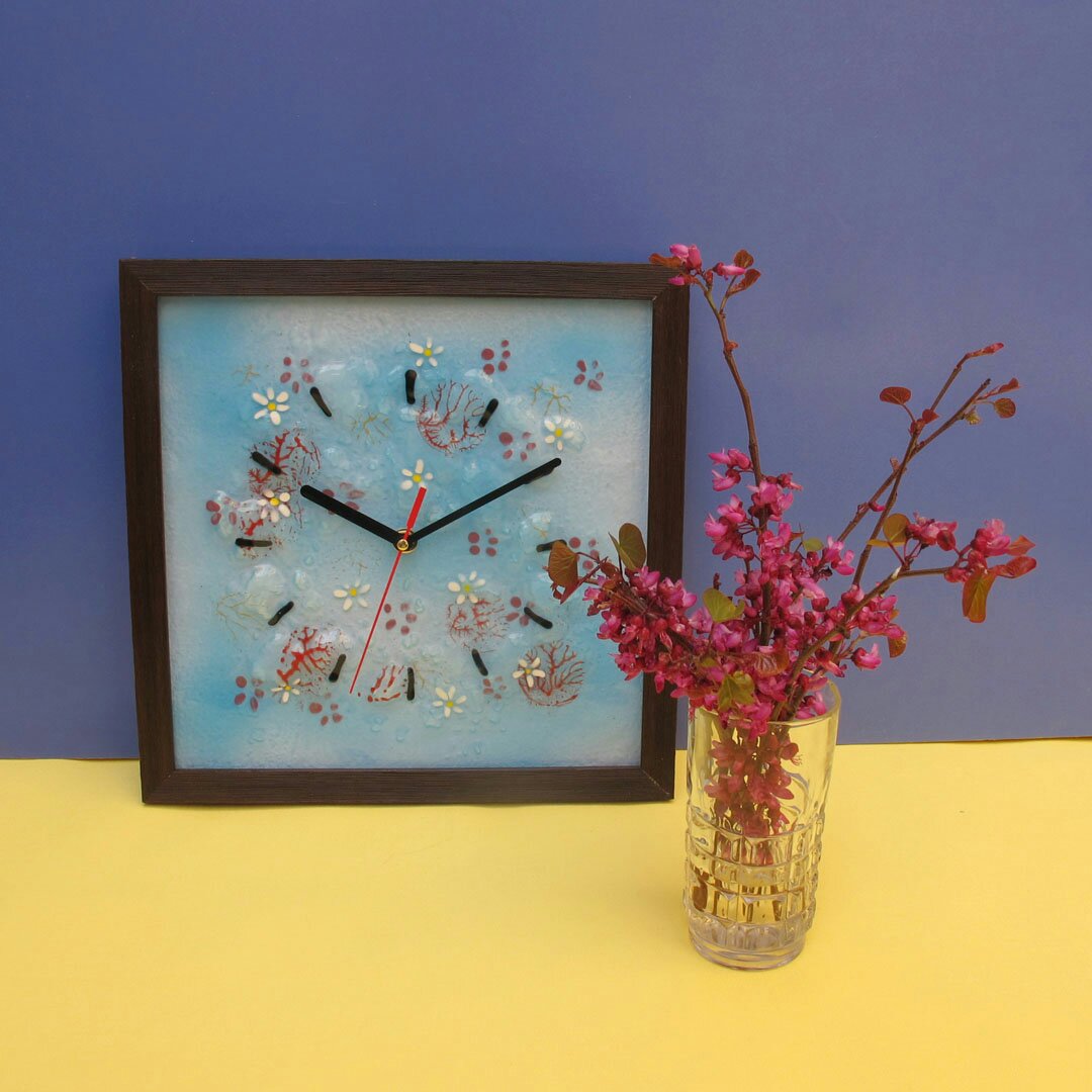 ساعت دیواری آمینا طرح بهارانه