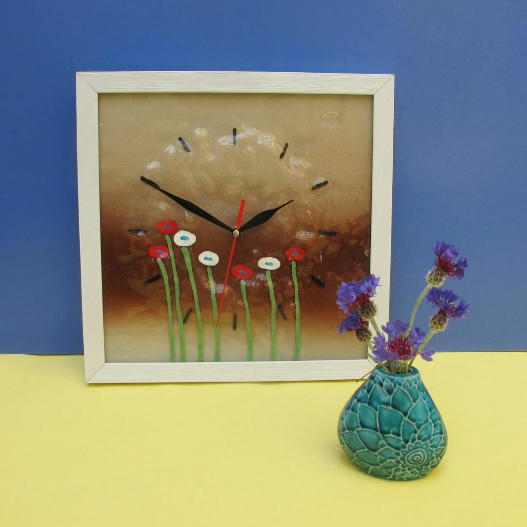ساعت دیواری آمینا طرح دشت زیبا(قاب سفید)