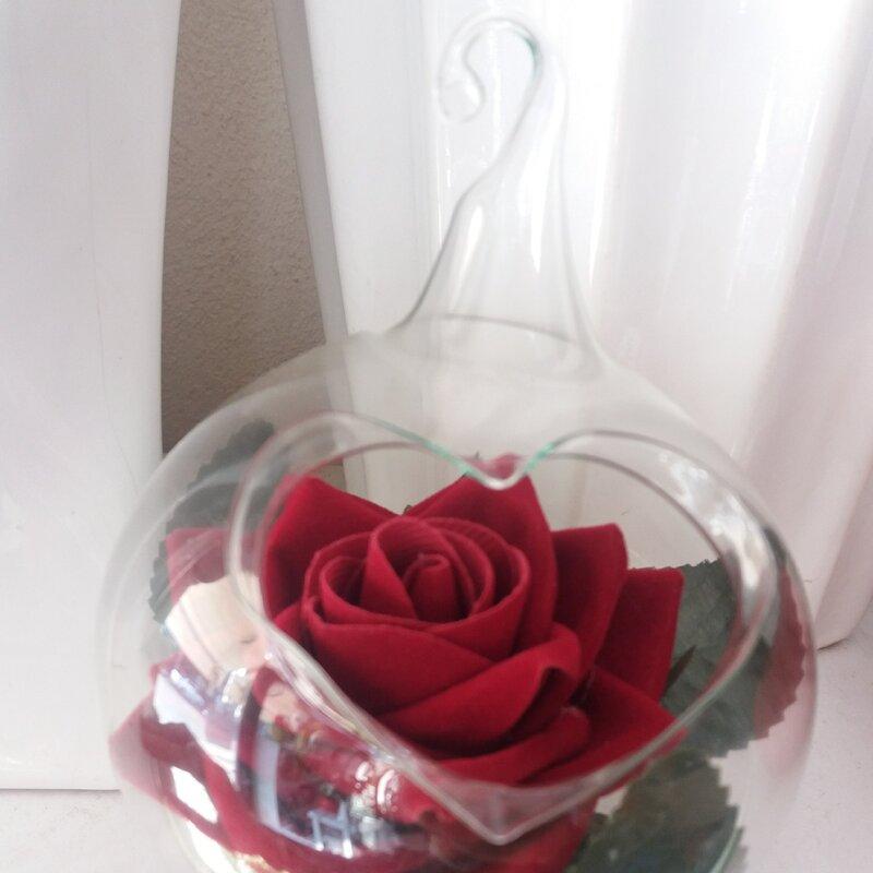 گل مصنوعی گل رز و شیشه پیرکس آویز
