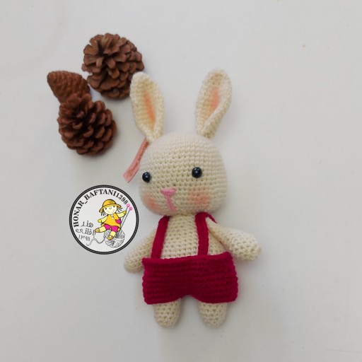 عروسک بافتنی خرگوش با شلوارک 1