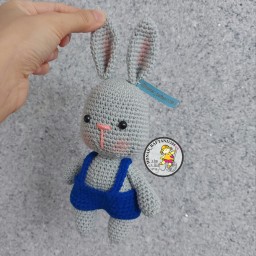 عروسک بافتنی خرگوش با شلوارک 3