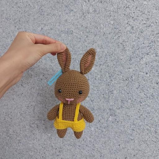 عروسک بافتنی خرگوش با شلوارک 2