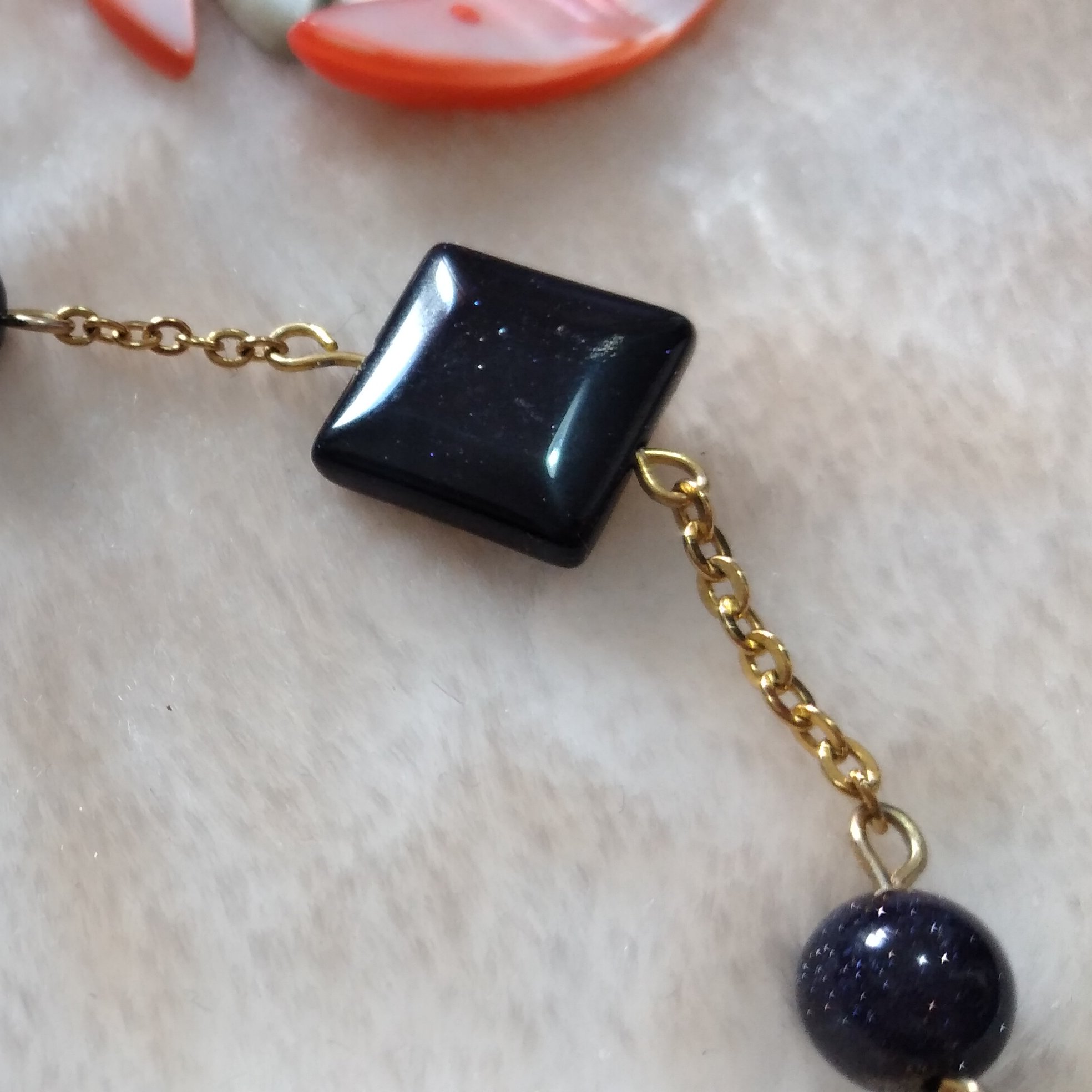 دستبندسنگ دلرباسورمه ای