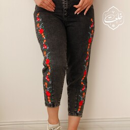 شلوار جین زغالی گلدوزی شده مدل مام فیت کمرکش با قد 90 برند خلعت