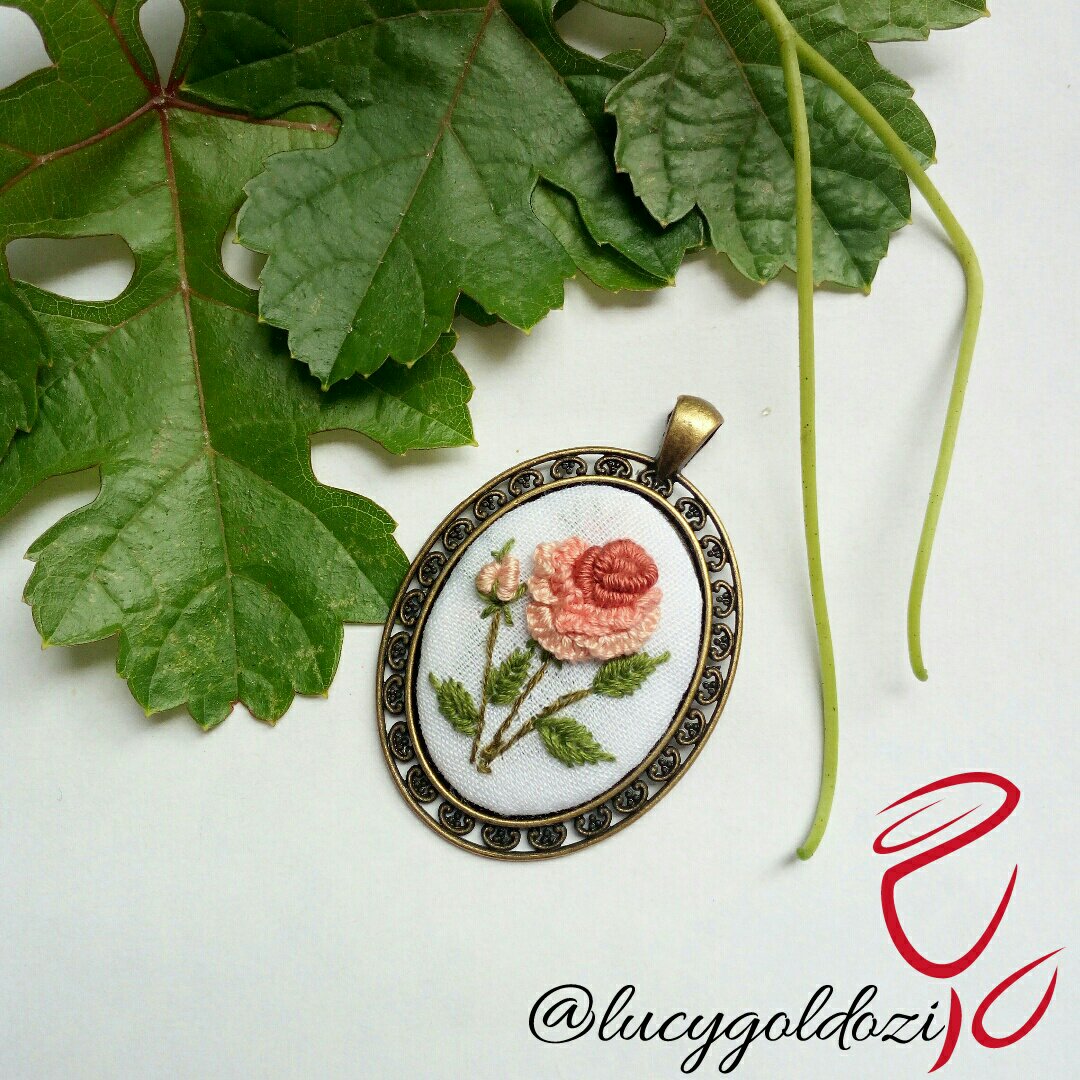 گردن بند گلدوزی کد052