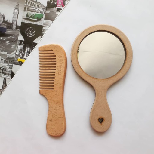 شانه  آینه دستی چوبی کوچک