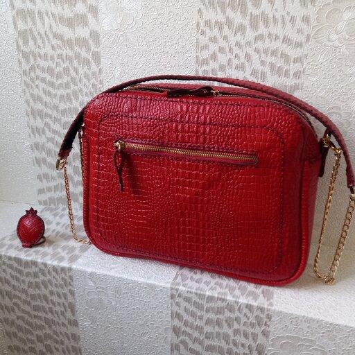 کیف دوشی زنانه و دخترانه چرم طبیعی دستدوز  چرم تبریز رنگ قرمز خوشرنگ هدیه روز دختر