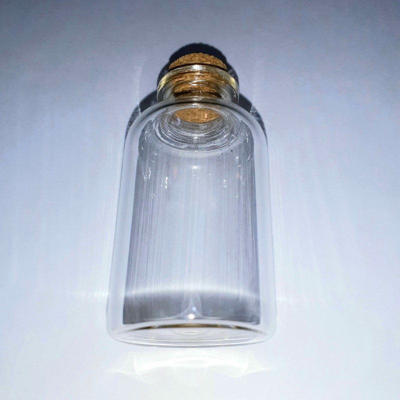 بطری شیشه ای کوچک با درب چوب پنبه ای