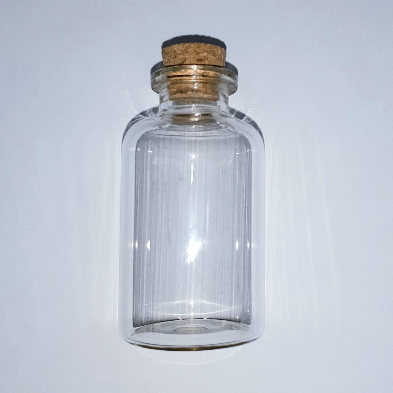 بطری شیشه ای کوچک با درب چوب پنبه ای