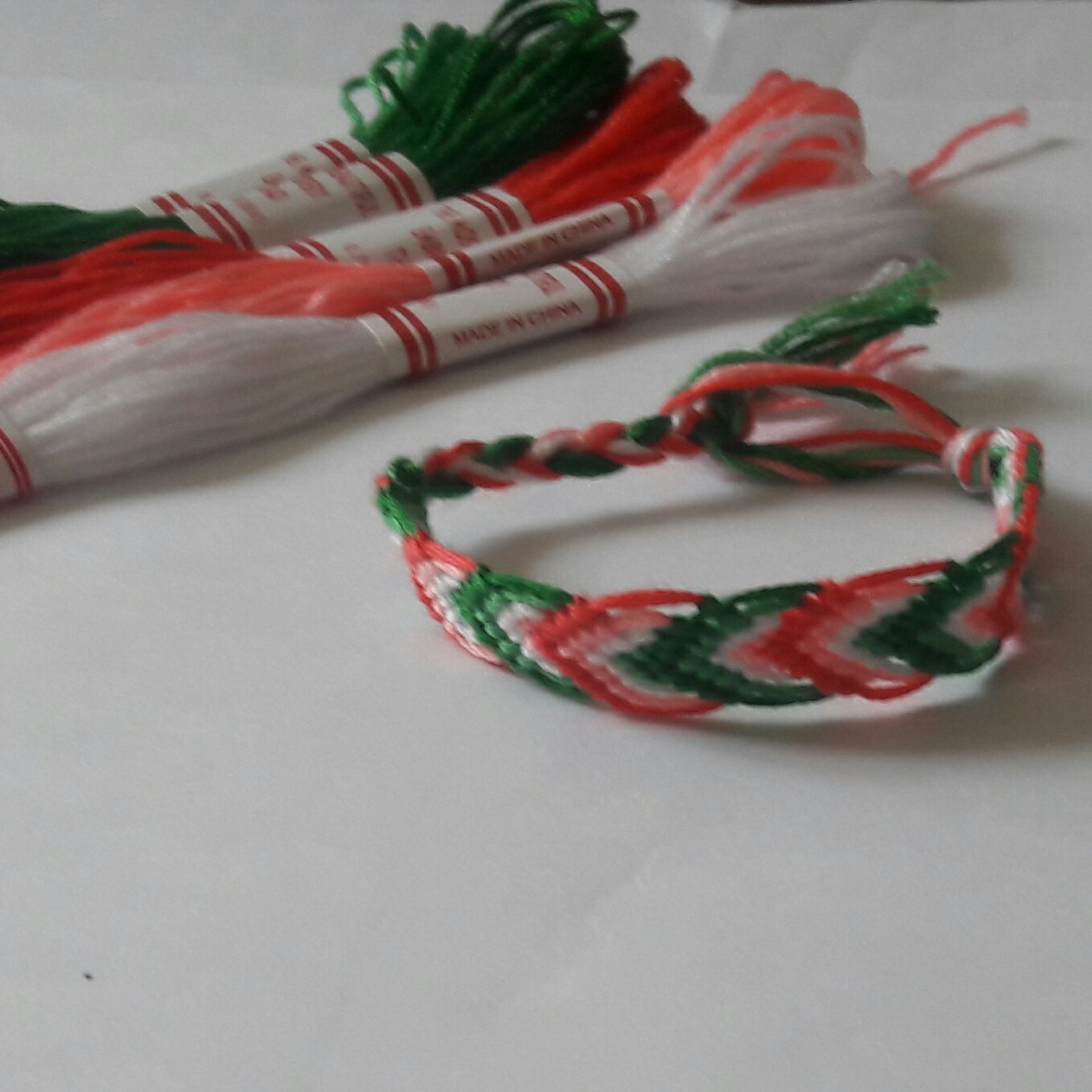 دستبند دوستی با طرح گلبرگ