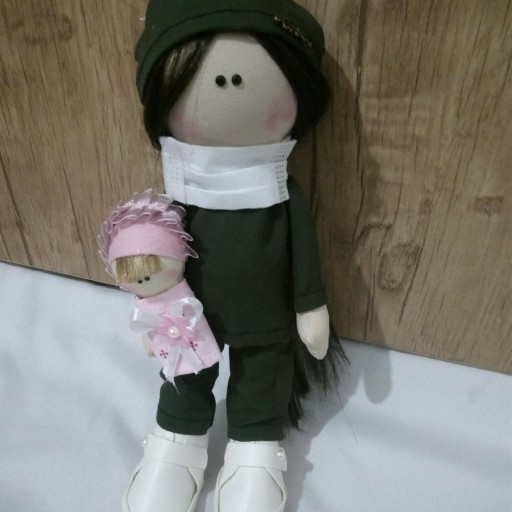 عروسک روسی دکترجراح به همراه نوزاد