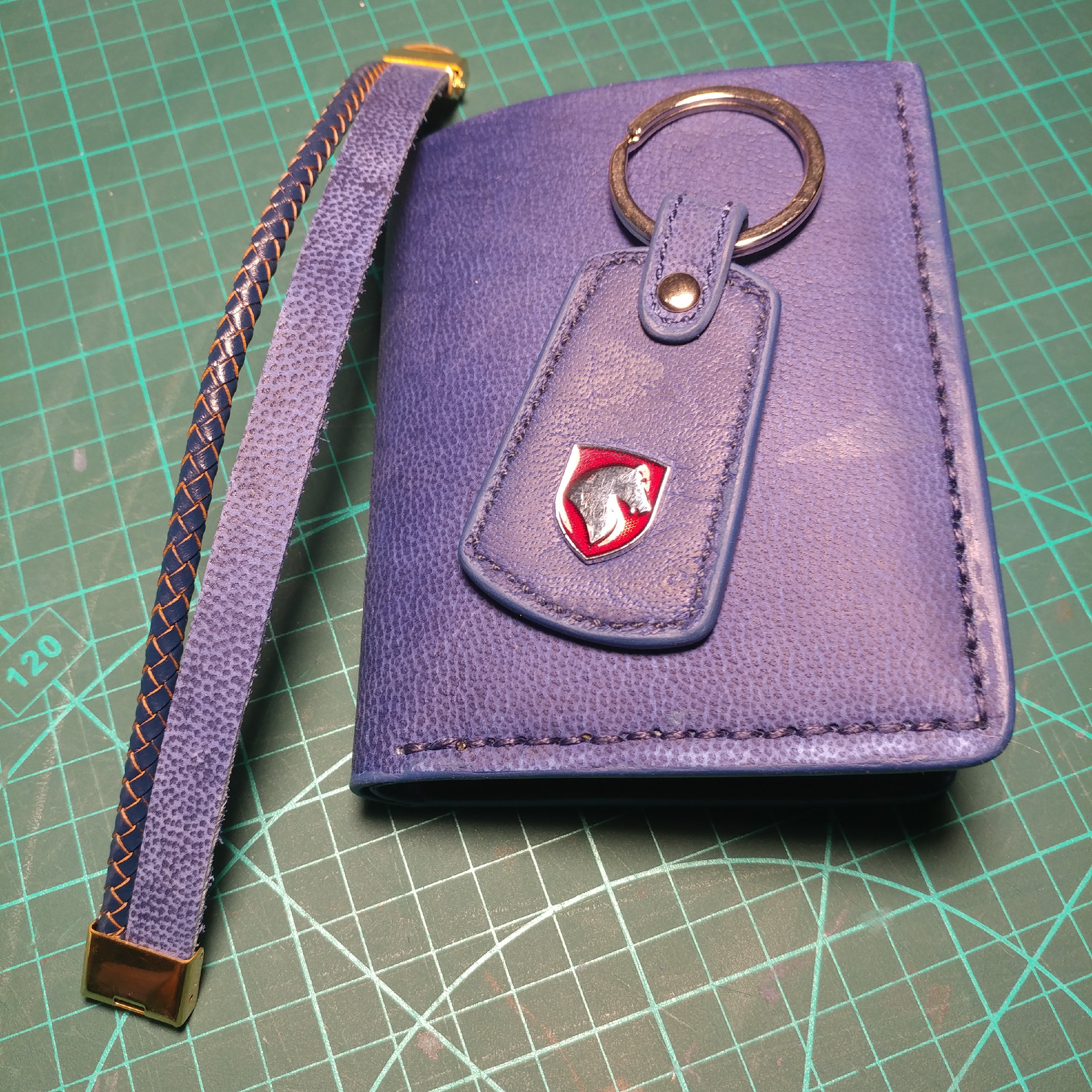 کیف پول جیبی و دستبند و جاسوئیچی