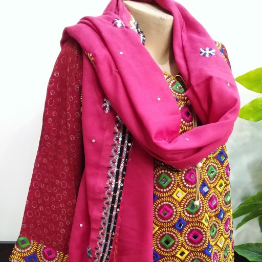 لباس محلی سوزن دوزی سیستان و بلوچستان