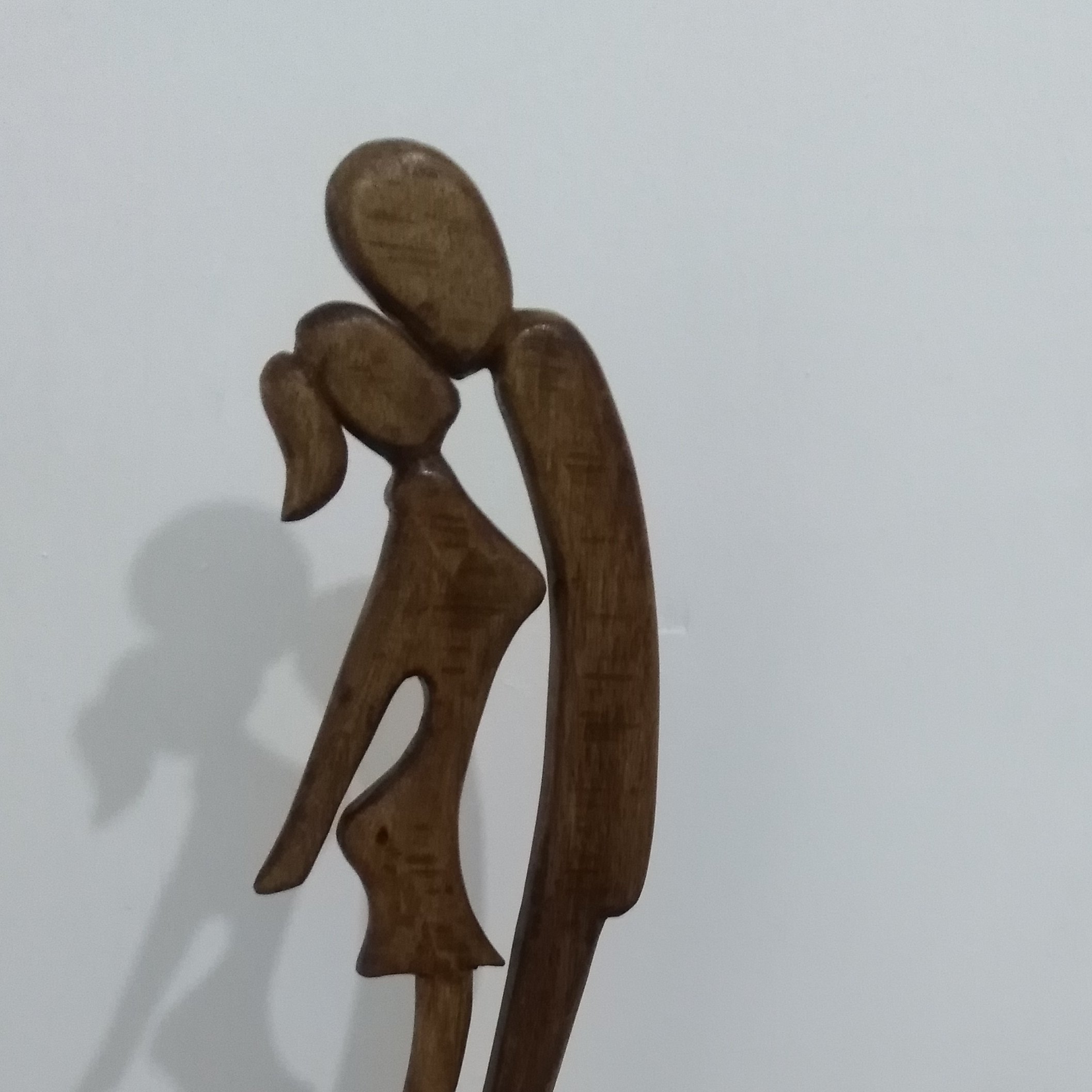 تندیس عشق چوبی پس کرایه