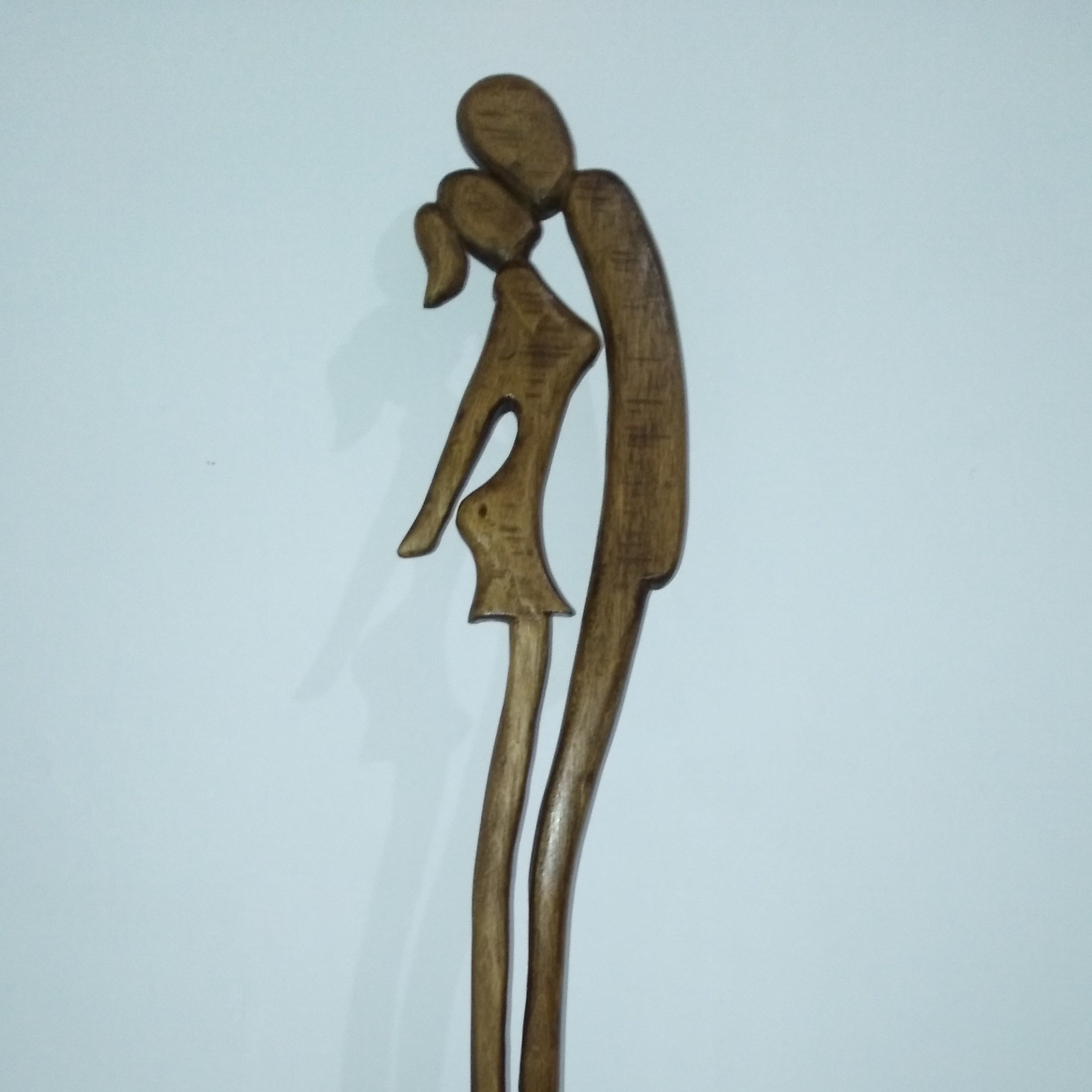 تندیس عشق چوبی پس کرایه