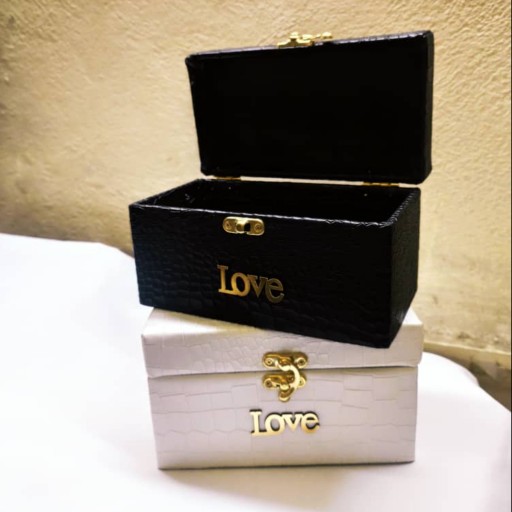 جعبه کادو کوچک چرمی طرح صندوق مناسب برای ولنتاین مدل 2