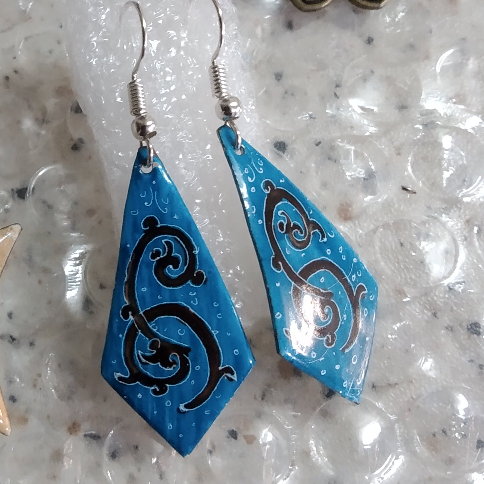 گوشواره مینا کاری مسی مدل لوزی