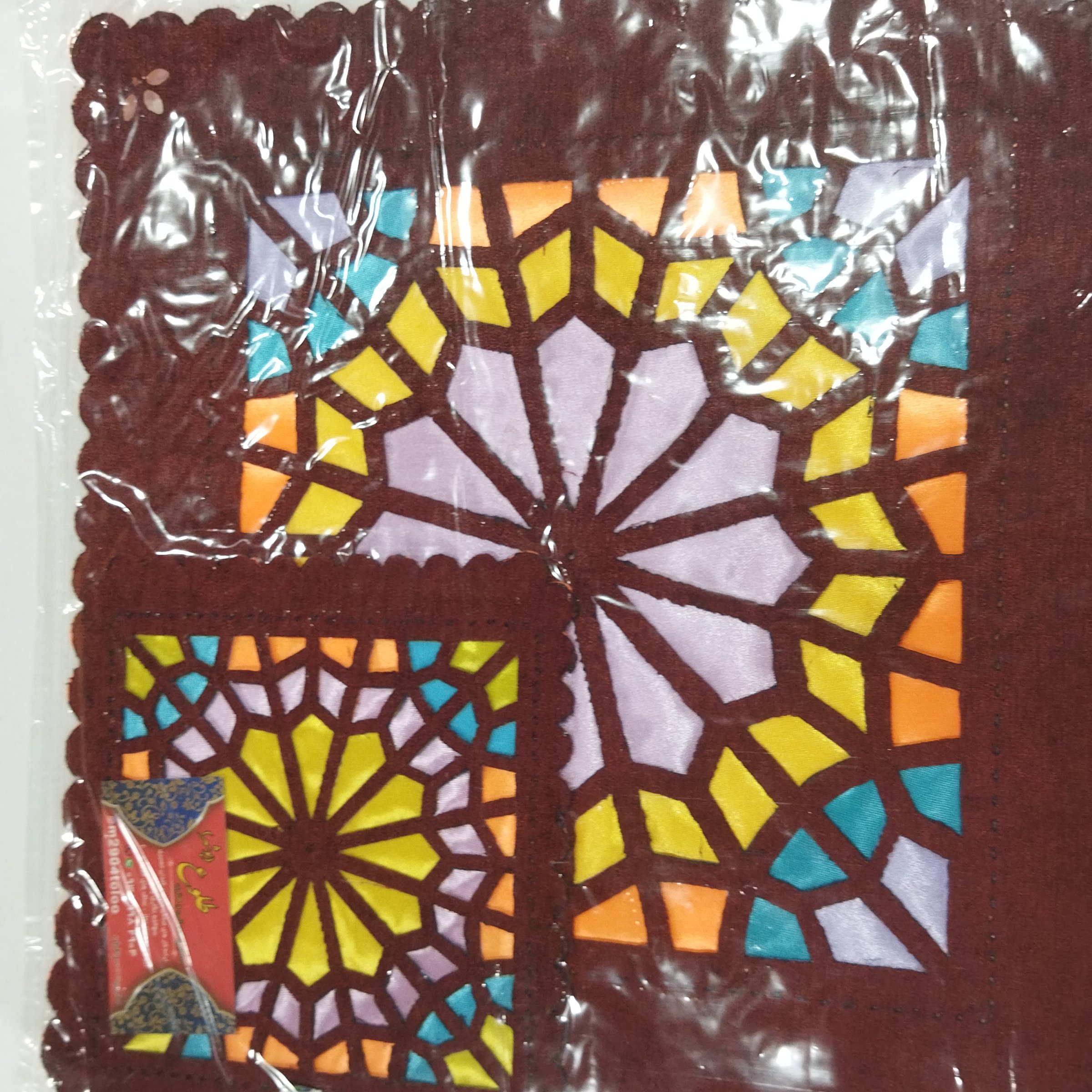 سوخته نگاری پارچه طرح گره چینی سنتی(طرحهاهمگی برگرفته ازپنجرهاودربهای قدیم بوشهر می‌باشد)