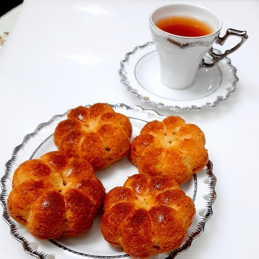 کاپ کیک هفت هنر گردویی زعفرانی طرح گل عشق بسته 300 گرمی مناسب صبحانه و میان وعده پخت روز 