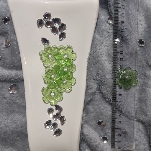 کاسبرگ سبز کمرنگ شفاف و براق سایز متوسط بسته 45 عددی - گلبرگ کریستال لوازم گلسازی خارجی 