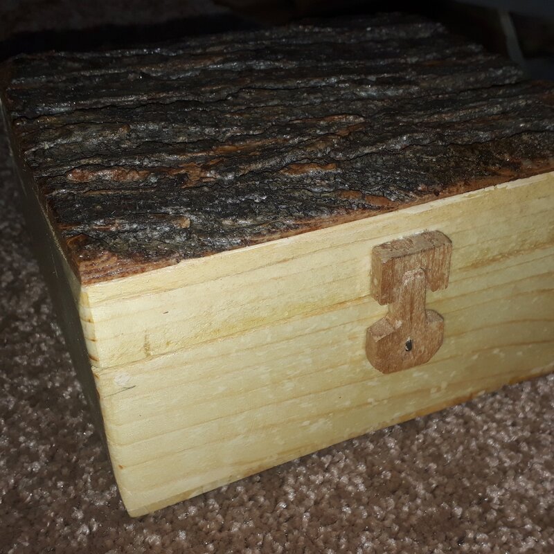 جعبه  صندوقچه چوبی  دست ساز   لولا و قفل چوبی 