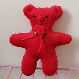 عروسک پارچه ای زهره_ خرس قرمزبه همراه سبد _  14 سانت_ مناسب برای هدیه دادن