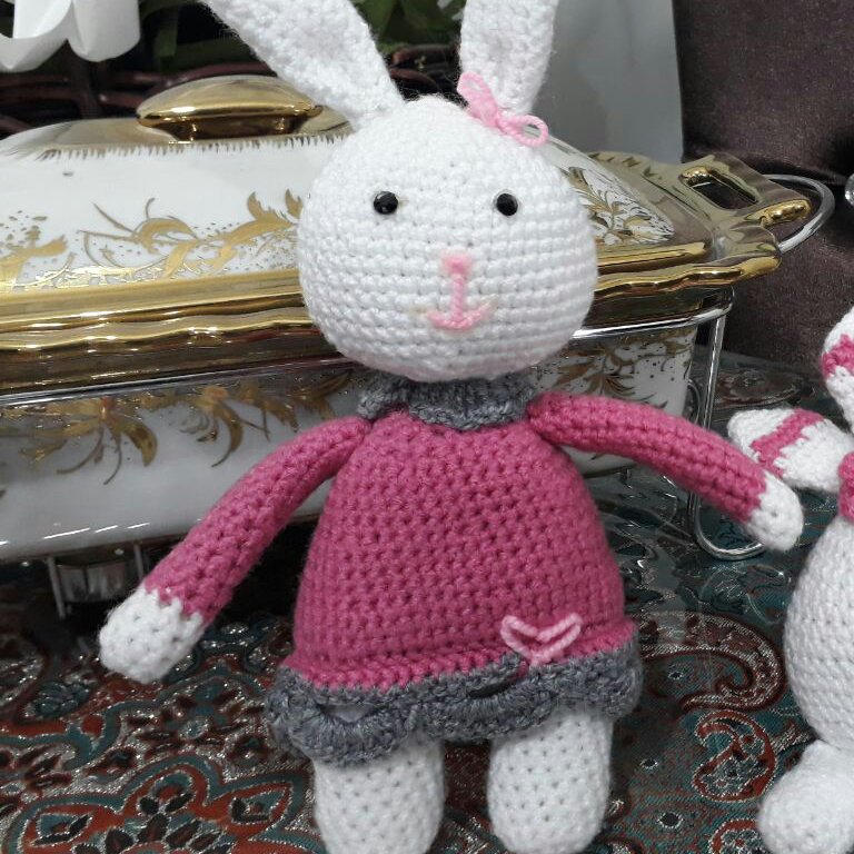 عروسک خرگوش گوش دراز دستباف قلاب