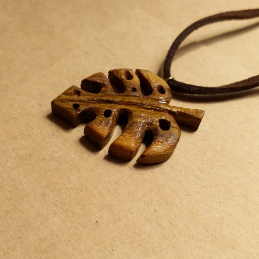 گردن آویز چوبی برگ انجیری