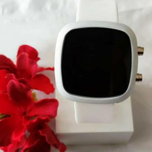 ساعت مچی دیجیتال ال ای دی طرح اپل واچ رنگ سفید در غرفه گالری کیفیت برتر