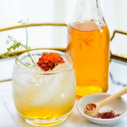 نوشیدنی عسل زعفرانی خانگی - نوشیدنی سنتی گوارا ، شادی بخش ، ضد استرس ، آرام بخش ( 2 بسته بندی 1 کیلویی)