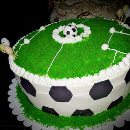 کیک تولد فوتبالی با فیلینگ موز.گردو.شکلات چیپسی