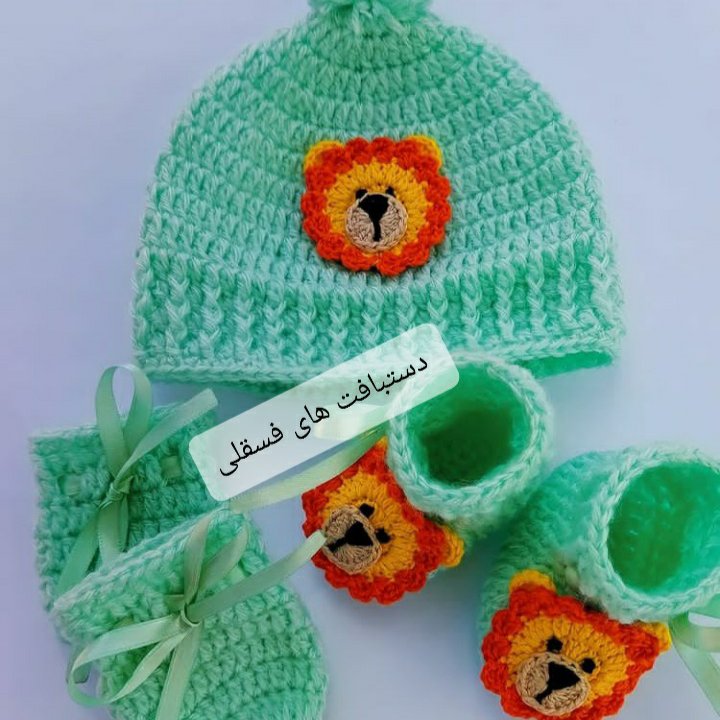 کلاه و دستکش و پاپوش بافتنی نوزاد