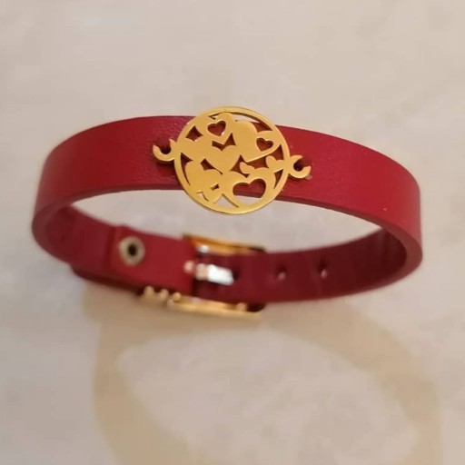 دستبند زنانه چرم طبیعی طرح دل  رنگ قرمز قفل کمربندی مخصوص ولنتاین وزن 10 گرم
