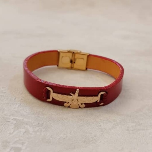 دستبند زنانه چرم طبیعی در سه رنگ قرمز سفید عنابی تیره مدل فروهر