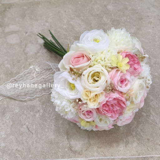 دسته گل عروس مصنوعی بهاری با گلهای پیونی و رز