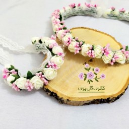تاج گل شیری صورتی  به همراه دستبند