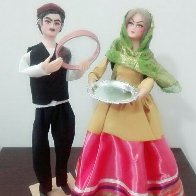 مجسمه خانم و اقای شمالی قاسم اباد (پس کرایه)
