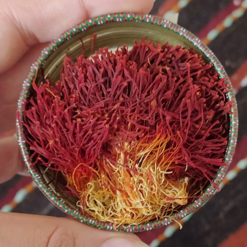 زعفران دسته(دخترپیچ) زندگی زعفرونی یک مثقالی خالص ترین نوع زعفران