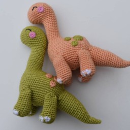 عروسک بافتنی دایناسور مهربون در دو رنگ