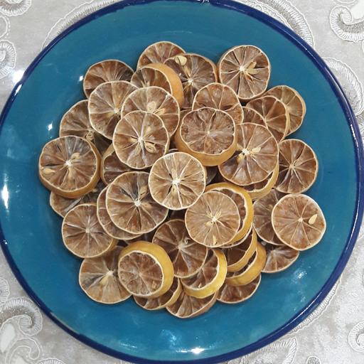 لیمو عمانی خشک شده در آفتاب امسالی کاملا بهداشتی و تازه با رنگ و طعم عالی 30 گرمی