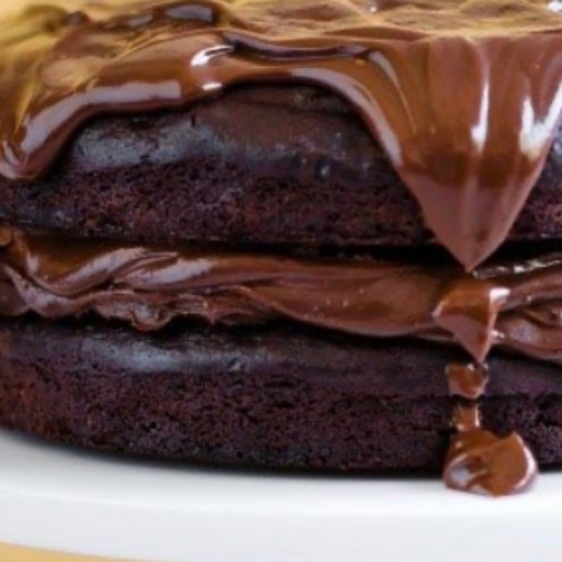 کیک لایه ای شکلات اب شده