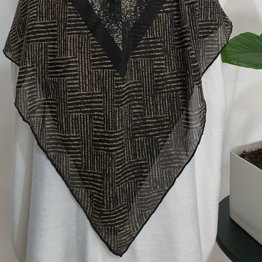 روسری حریر گارزا،قواره140،در دو رنگ خاکی و طلایی،بسیار لطیف،مناسب برای مجالس و مهمانی