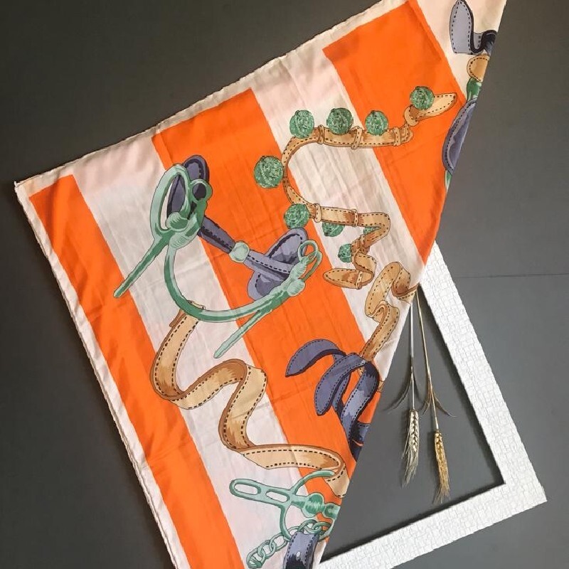 روسری ابریشم توییل طرح بندی مختلف ارسال رایگان در غرفه شال و روسری و لباس سلین