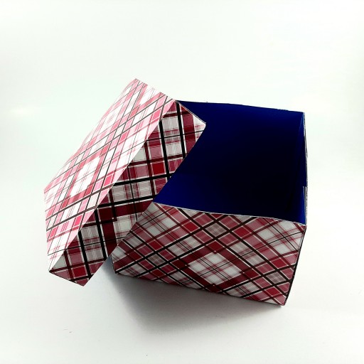 جعبه کادویی مربع متوسط ابعاد 10×15×15