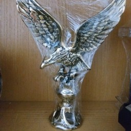 مجسمه عقاب برنزی