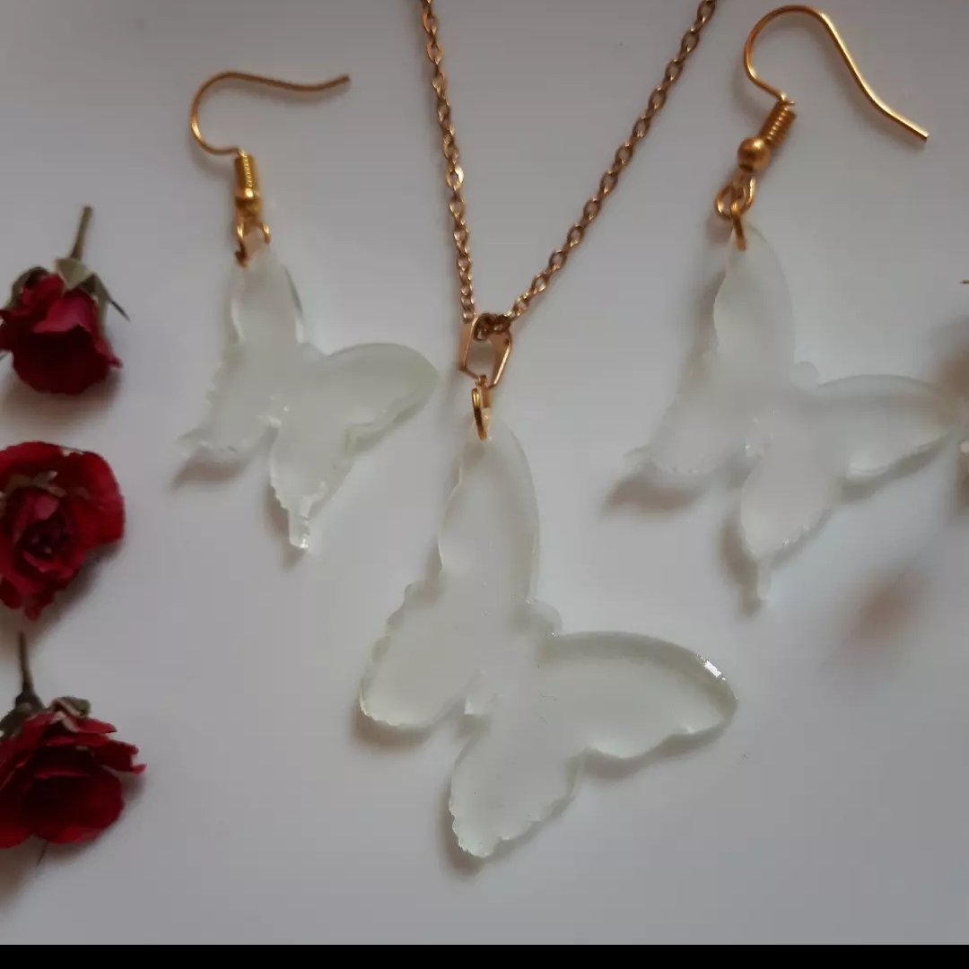 گردنبند و گوشواره پروانه،شبتاب ،بدون فریم،بسیار سبک