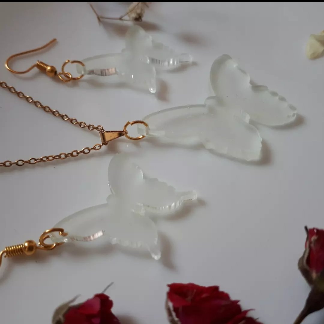 گردنبند و گوشواره پروانه،شبتاب ،بدون فریم،بسیار سبک