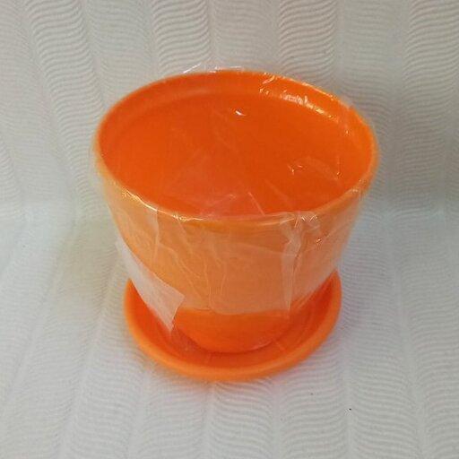 گلدان پلاستیکی نارنجی همراه با زیر گلدانی  در رنگ های مختلف 
