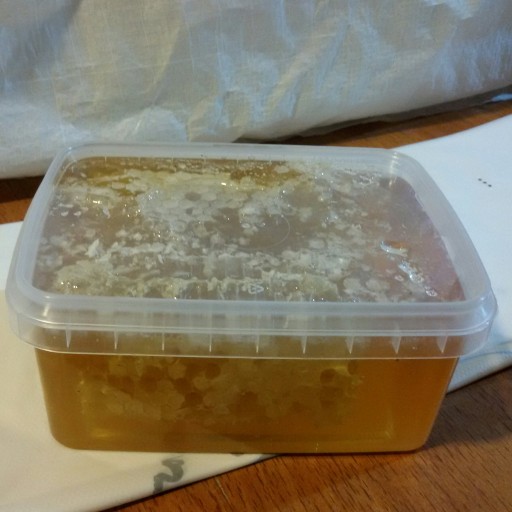 عسل با موم طبیعی 750 گرمی